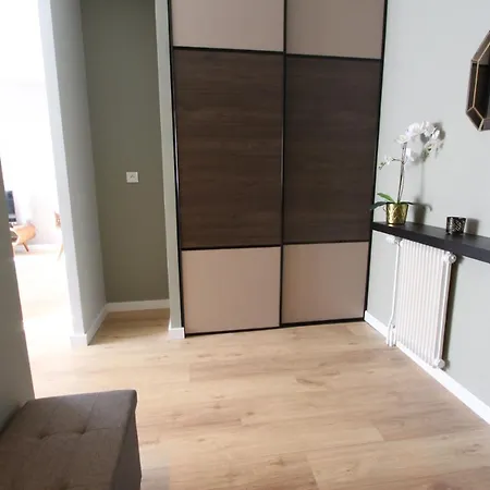Apartment La *