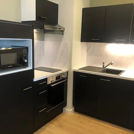 Apartment La *