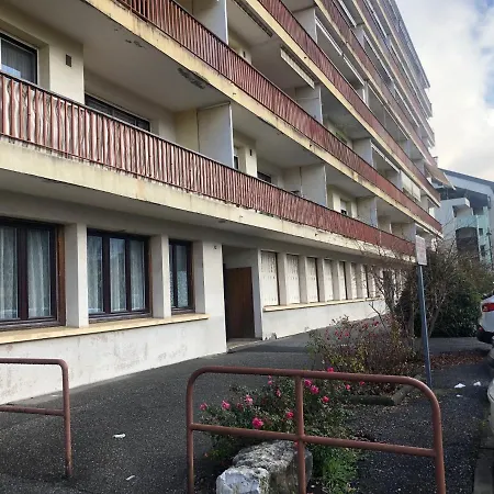 Apartment La *
